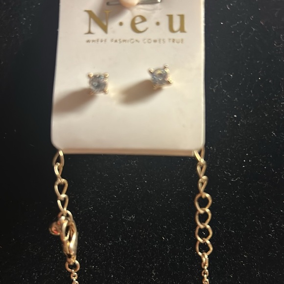 Elegant Gold Bar Necklace and CZ stud earrings - Picture 2 of 3